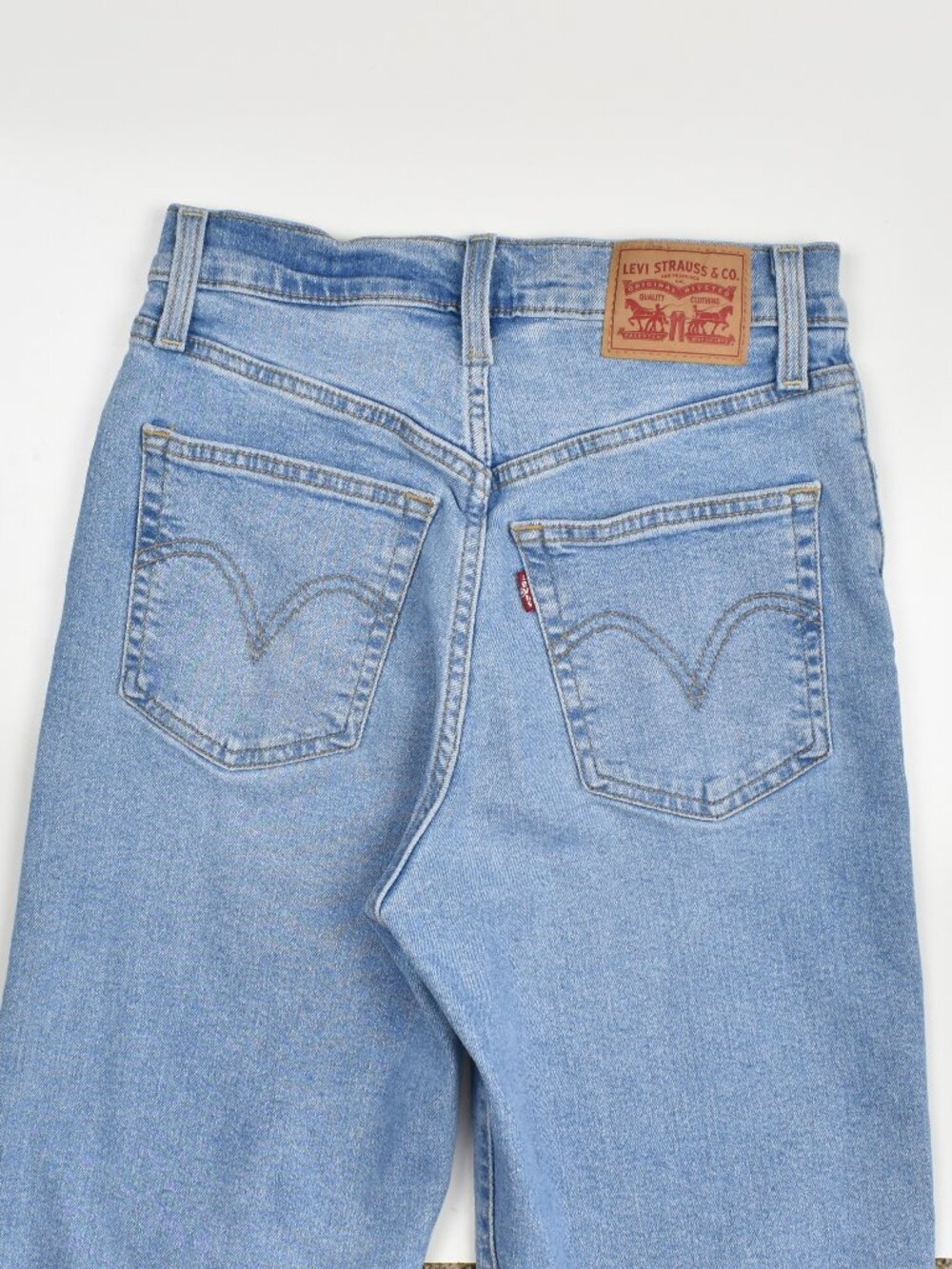 Levi's Ribcage Straight Ankle Distressed Jeans - 25 - Picture 3 of 7